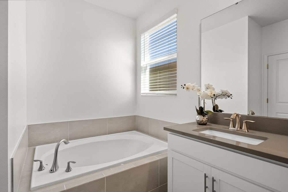 Chic 5bed Home With Themed Rooms