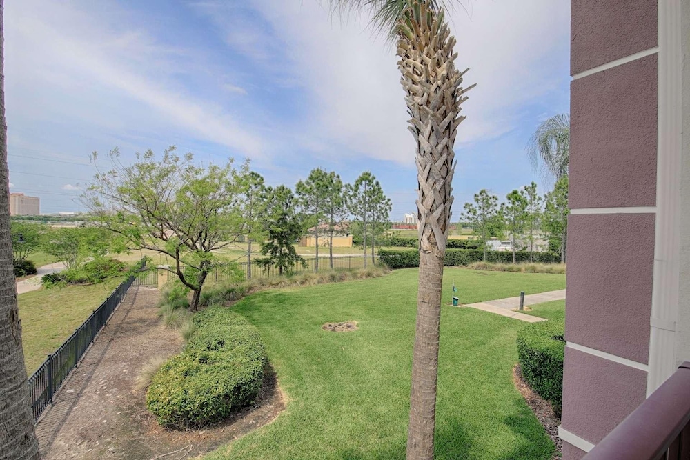5048 Vista Cay