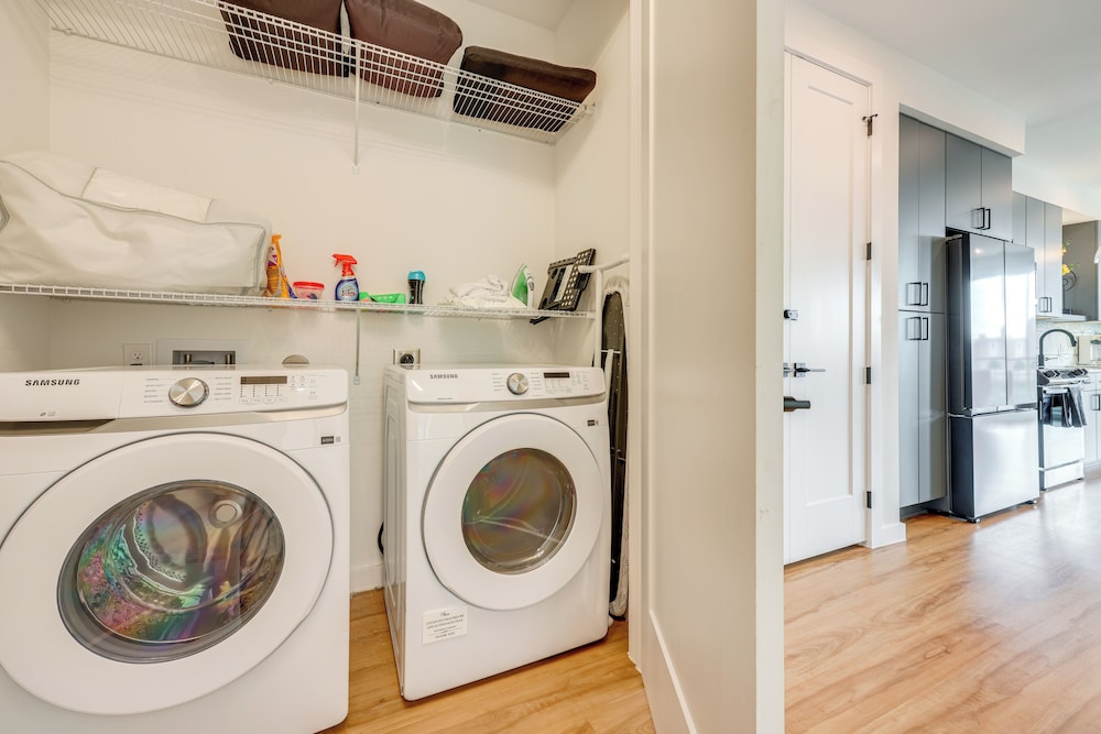 5 Mi to Dtwn: Modern Condo in New Braunfels!