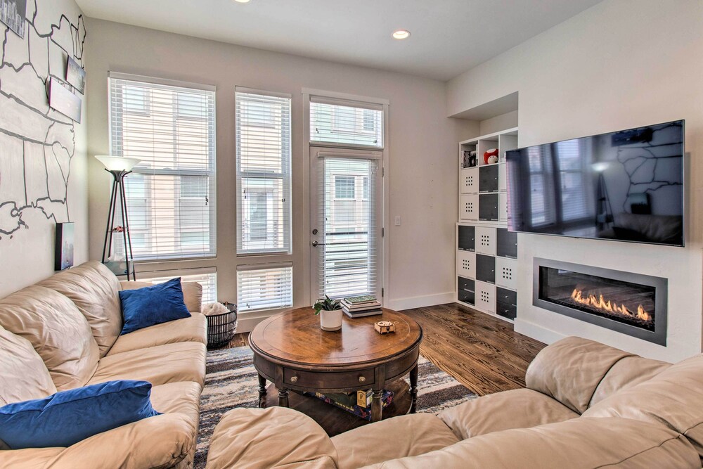 Denver Vacations - Denver Abode w/ Rooftop Deck  City Views - Property Image 20