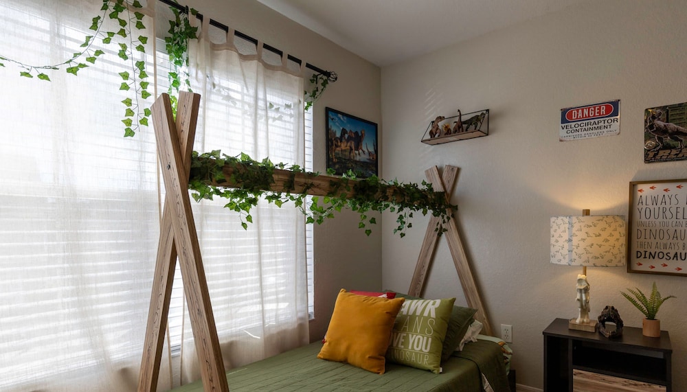 Amazing Family Townhouse Minutes From the Parks