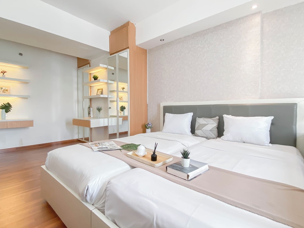 Contemporary Studio Loft Apartment At Park View Condominium