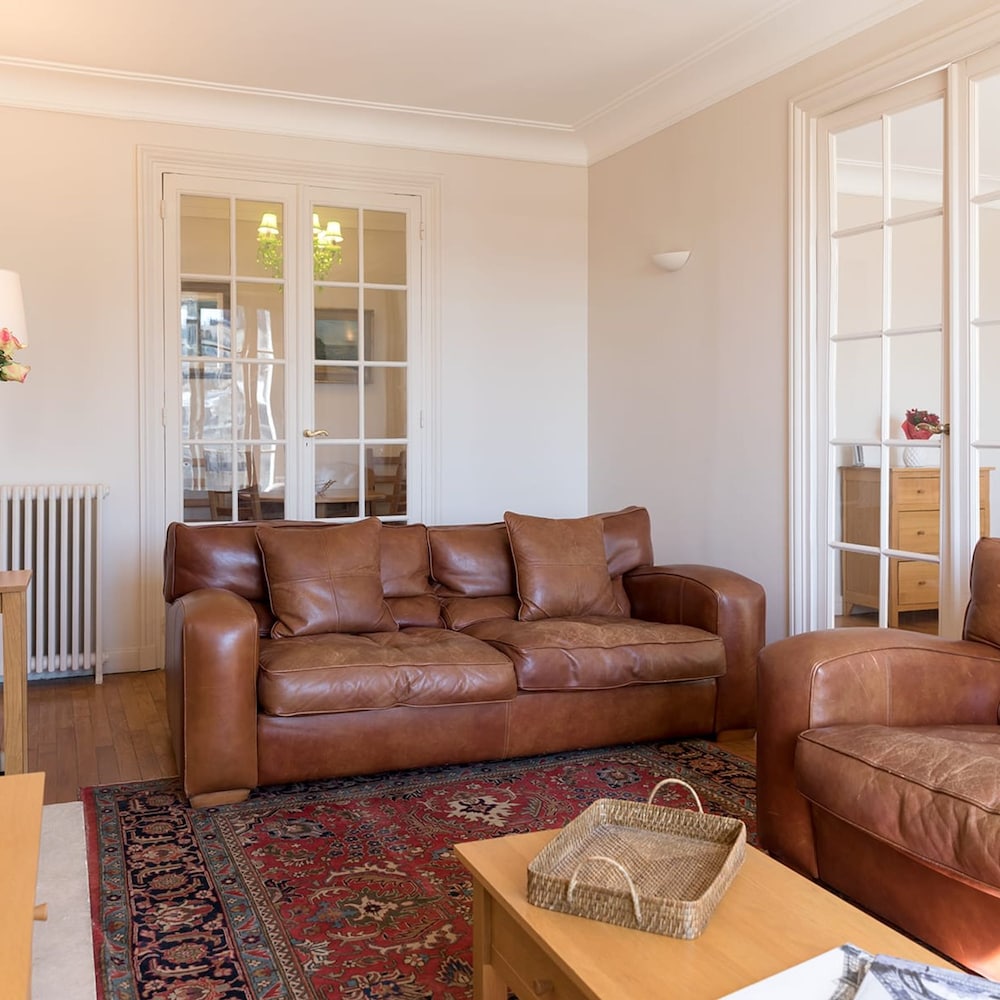 Eiffel Park Peaceful 1 Bedroom Apt Near the Eiffel Tower