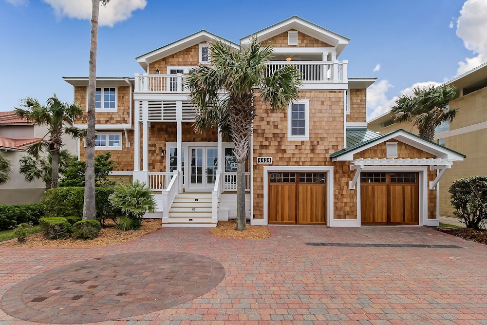 Kingsland Vacations - Multi-level Seaside Residence by RedAwning - Property Image 1