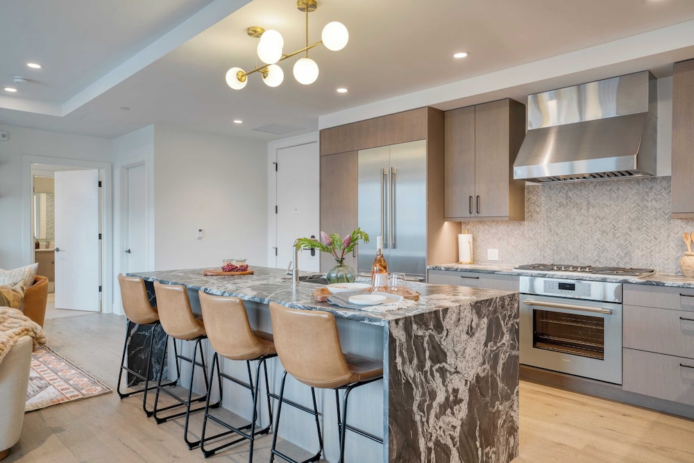 Luxe 3bdr Near Vail w/ Views Gym, Pool, Game Room Alpine Oasis at Frontgate