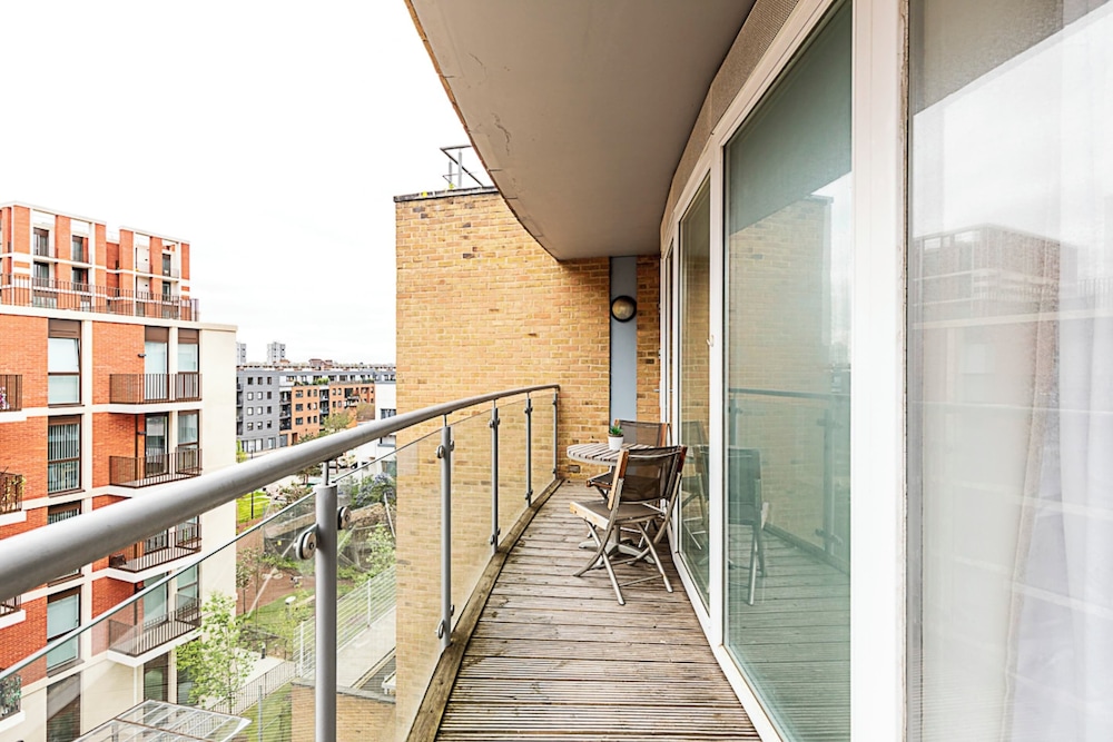 Bright Battersea Apartment