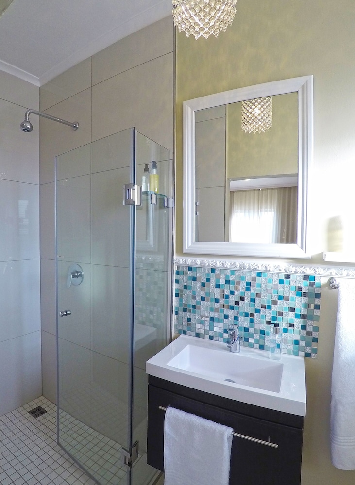 Dolphin Inn Guest House