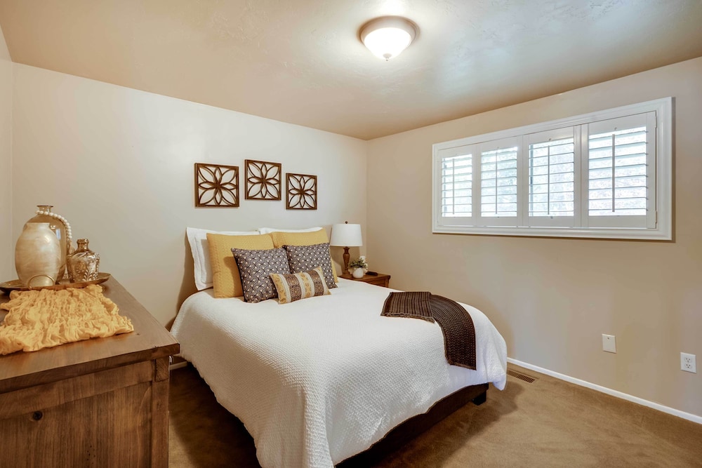 Updated Ranch Apartment w/ Deck - 9 Mi to Downtown - Property Image 26