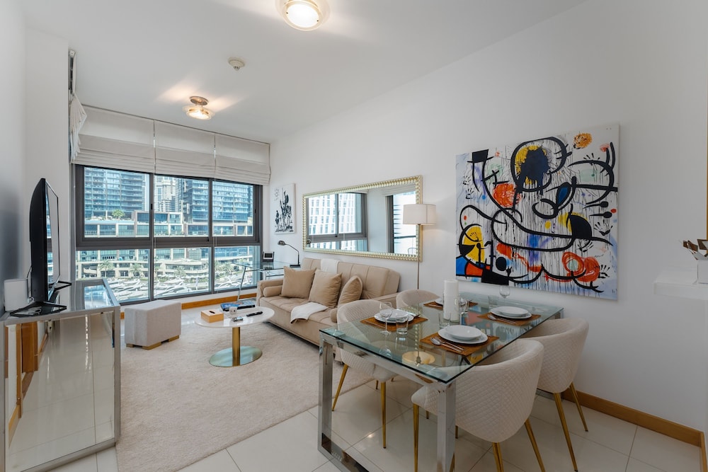 1BR Apt in Prime Location w Marina View Balcony