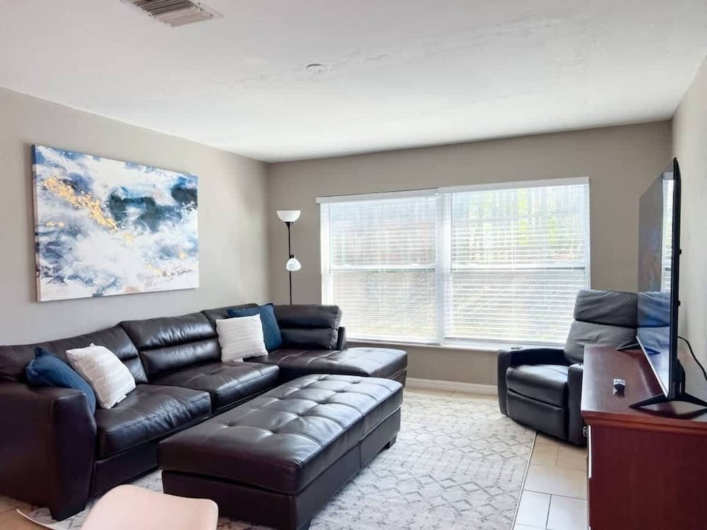 Contemporary 3 Bedroom Home in Dade City