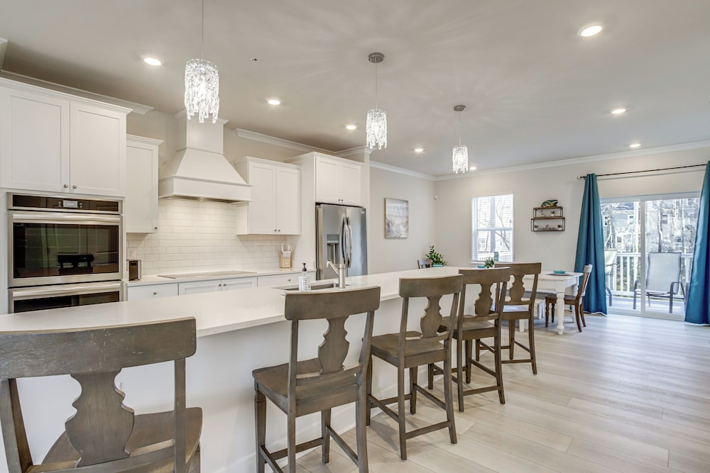 4 Mi to Ocean City Beach: Large Family Townhome