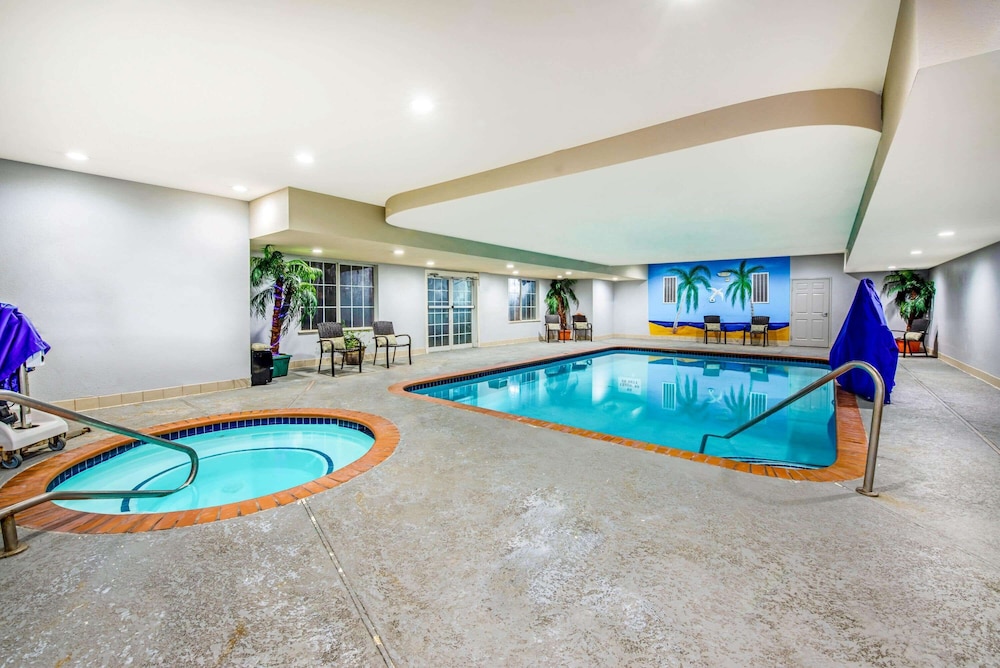 La Quinta Inn Suites by Wyndham Kingwood Houston IAH Airpt - Property Image 17