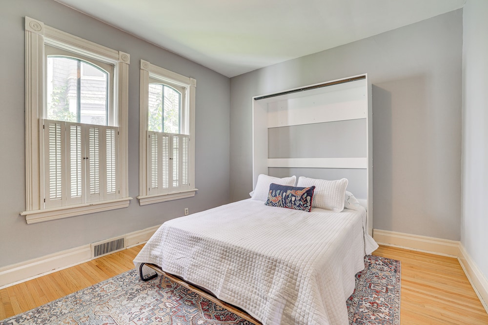 Charming Home: 3 Blocks to Winona State University view 3