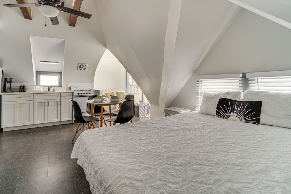 Steps to Beach: Couple's Retreat in Ocean City!