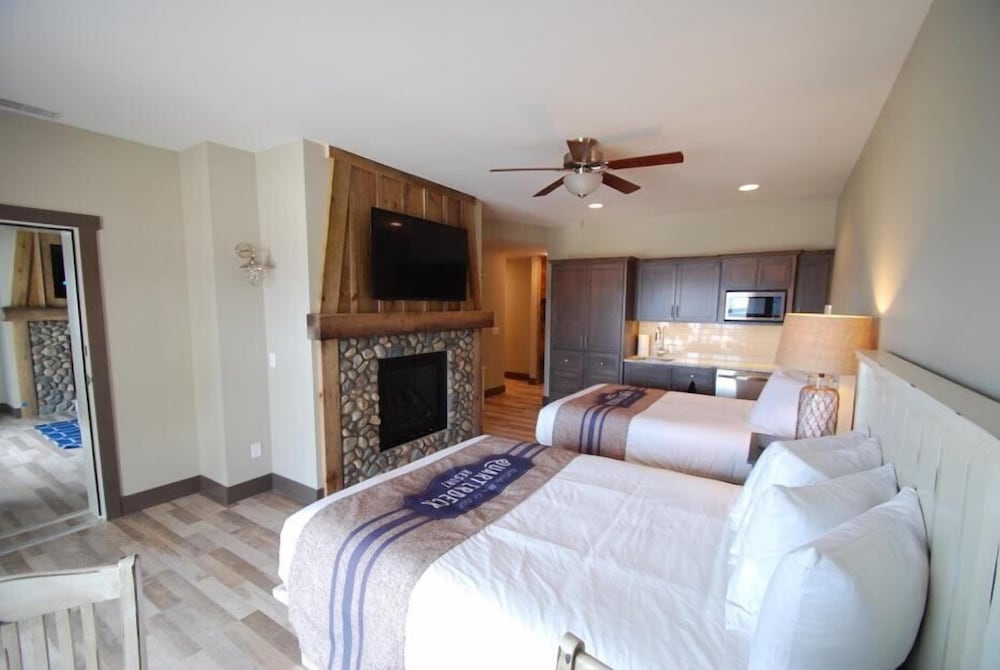 Quarterdeck Resort & Restaurant