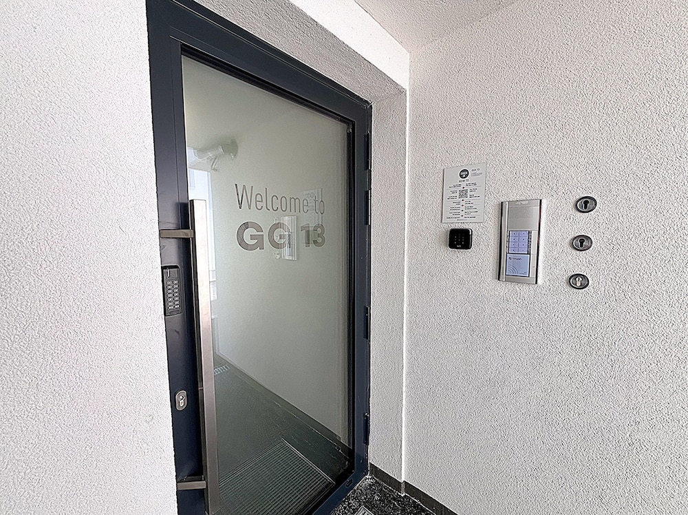 Apartments next to Public Transport GG13