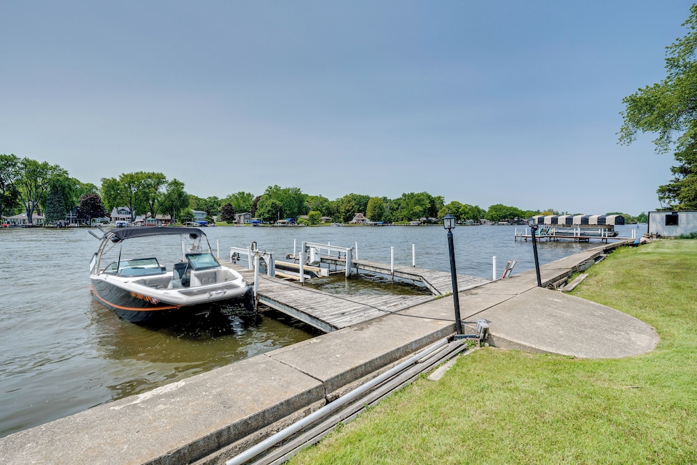Riverfront Retreat w/ Dock & Kayaks in Mchenry