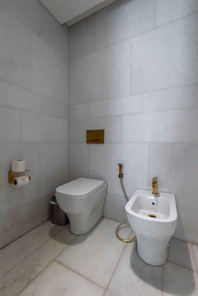 DXB - Five - 41309 - PJ