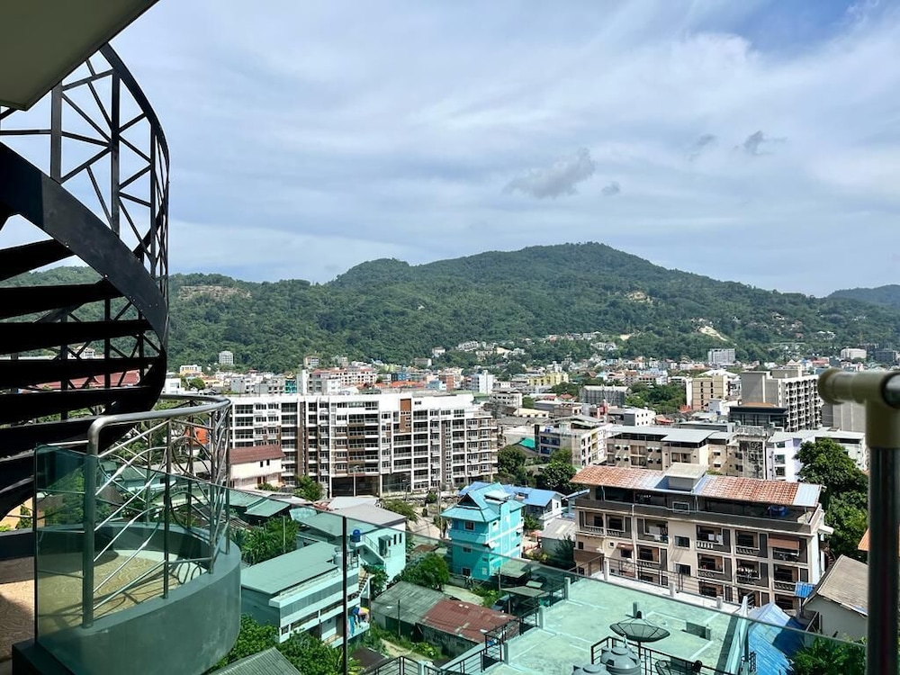 Emerald 702 - Triplex Penthouse With Stunning View