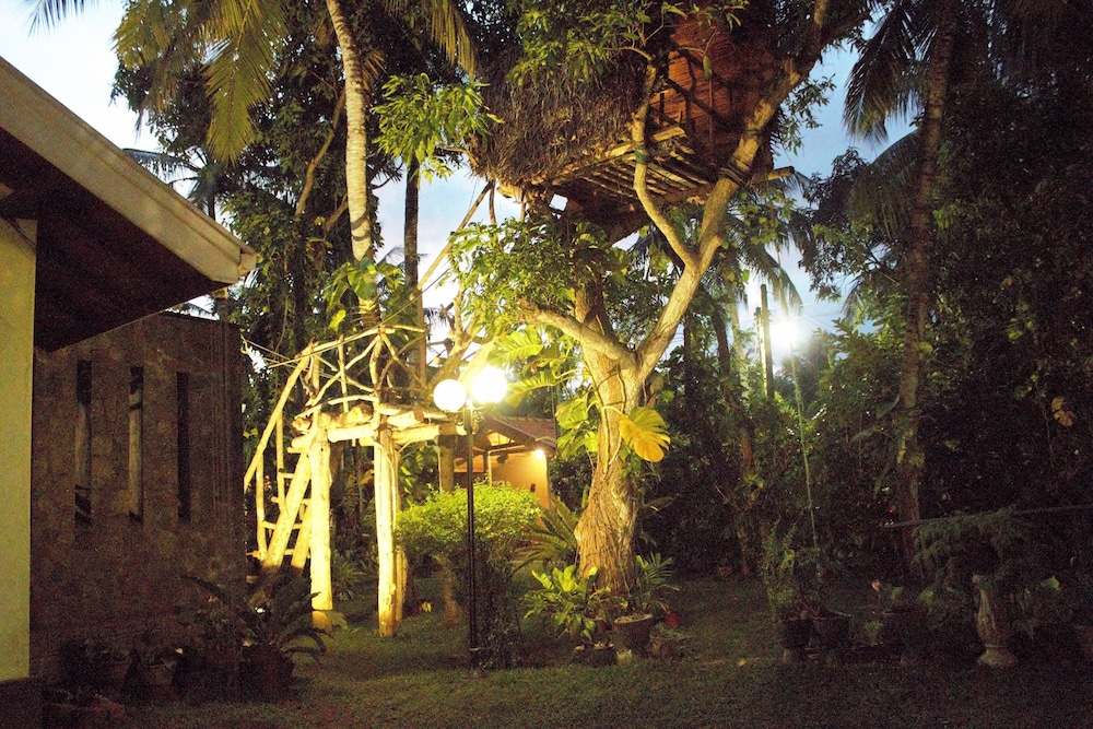 Villa Shade