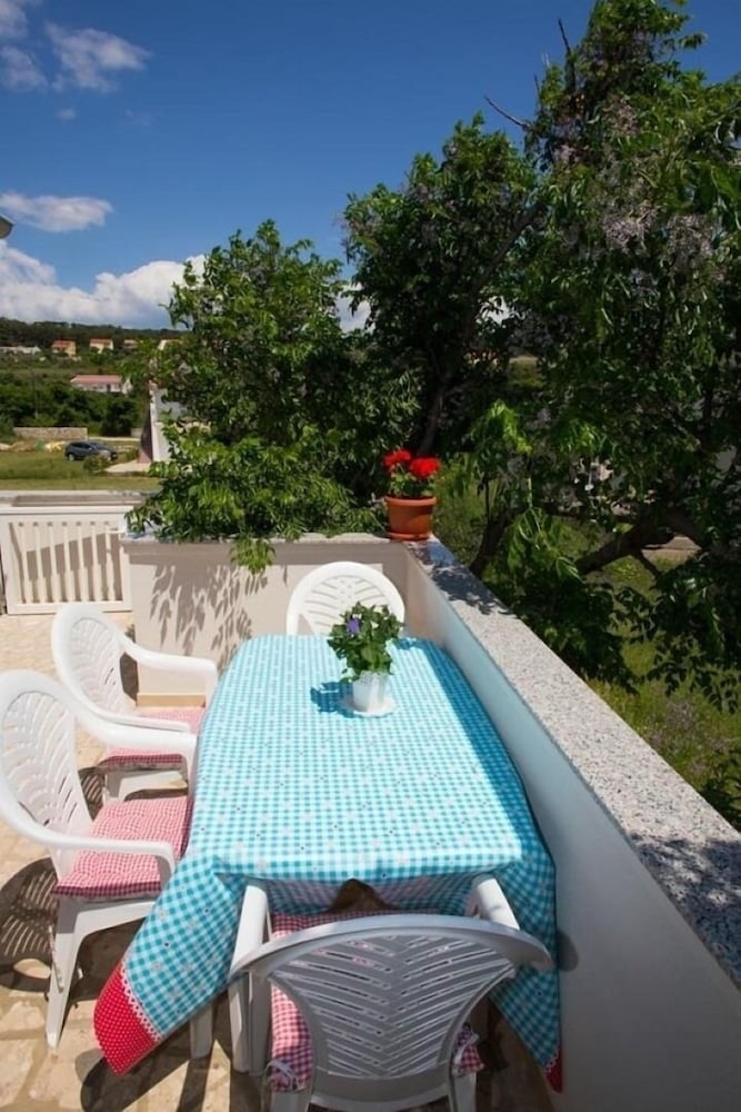 Ana - Great Location, Near the Beach - A2 view 5