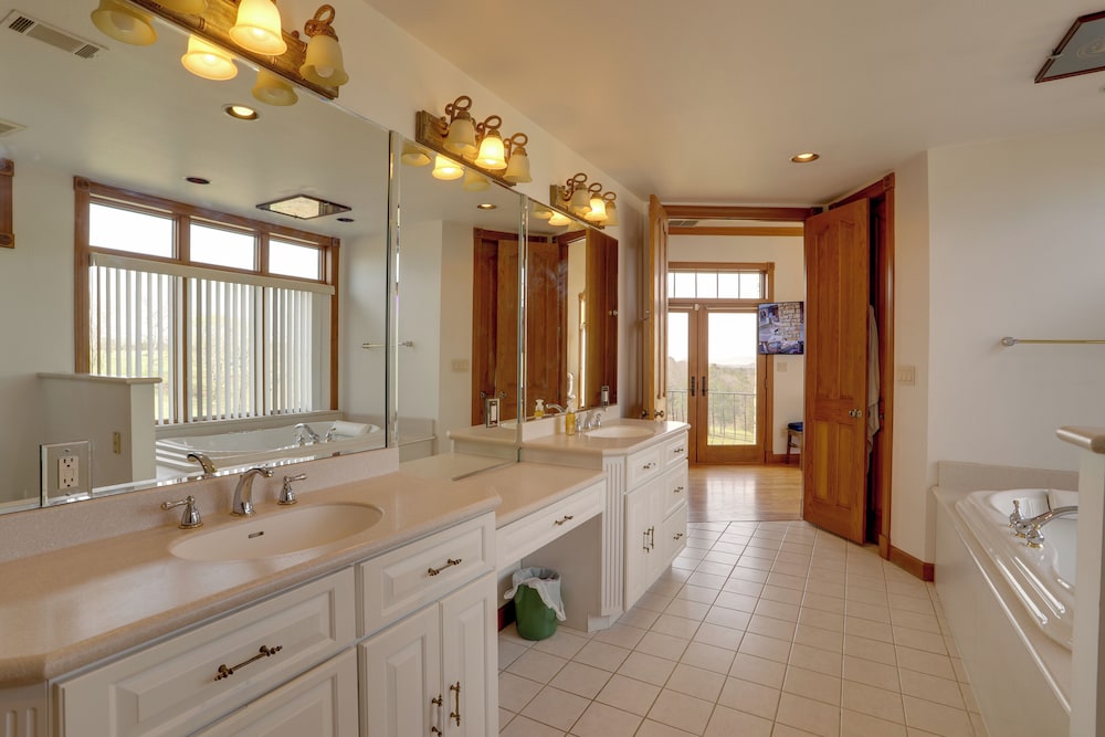 366 Shared Acres, Lake Access: Ozark Getaway!