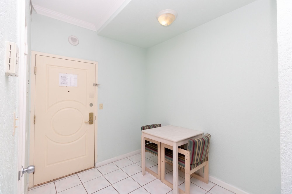 656 Studio Apartment Hollywood Beach view 5