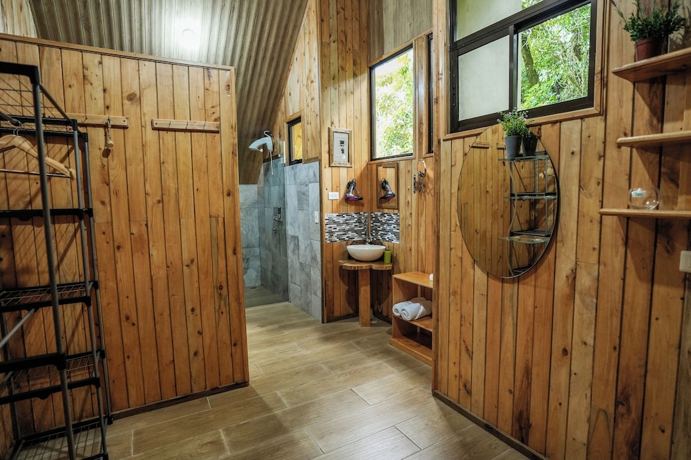 Tityra Lodge