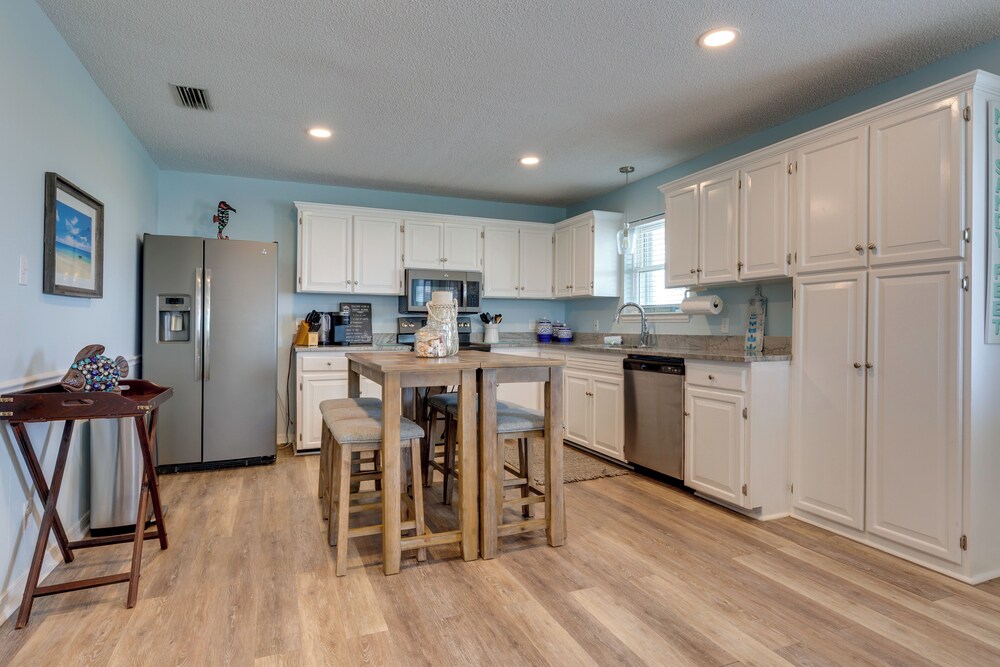 1 Block to Gulf: Dauphin Island Retreat w/ Views