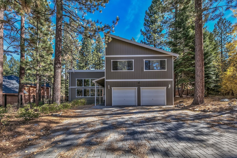 121m The Meadow Drive Home 5 Bedroom Home