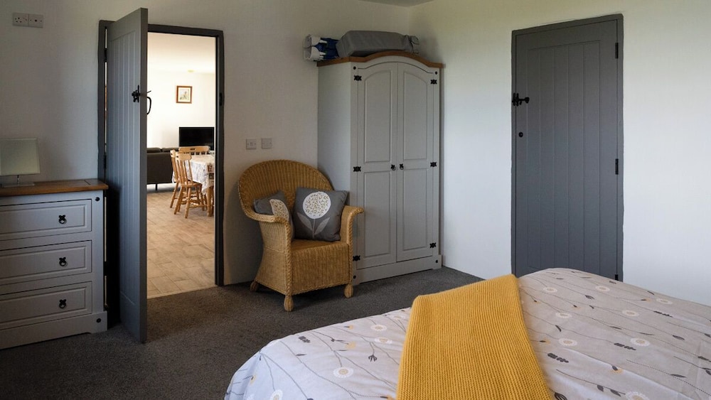 Makem's Self Catering Cottage view 2