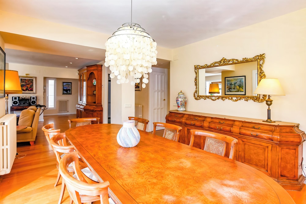 Just 10 Minutes From Sitges, House With Private Garden and Pool-