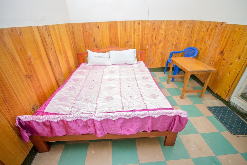 Sabinyo Guest House