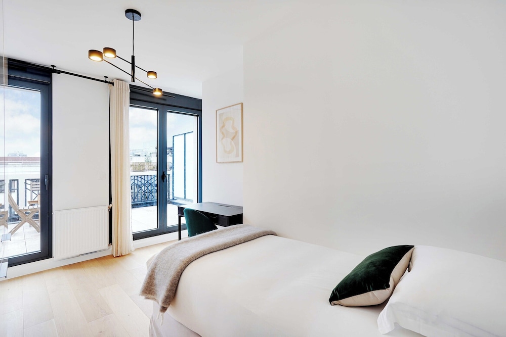 Duplex With Terrace in Levallois view 5