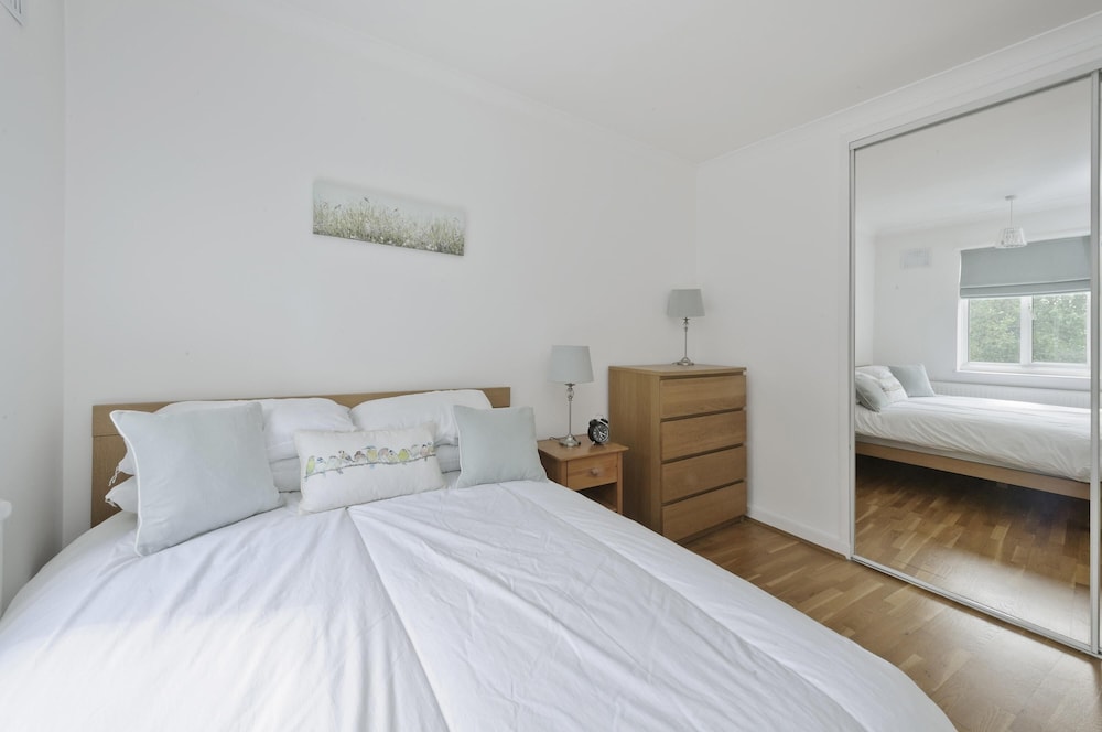 Elegant 2 bed Flat Earls Court