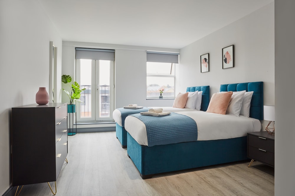 Reading Central Serviced Apartment by Viridian Apartments view 5