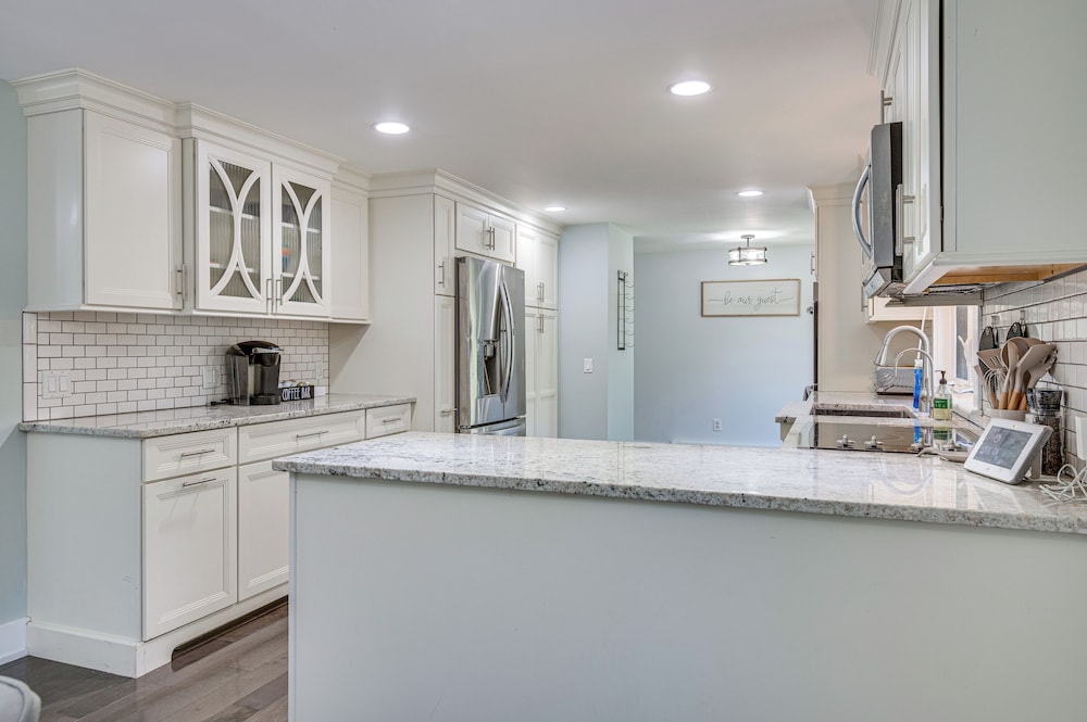 Golf, Hike & Explore: Family Home in Pembroke!