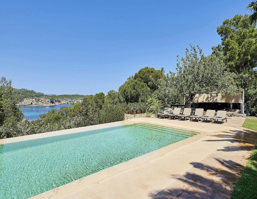 Amazing Villa With Swimming Pool