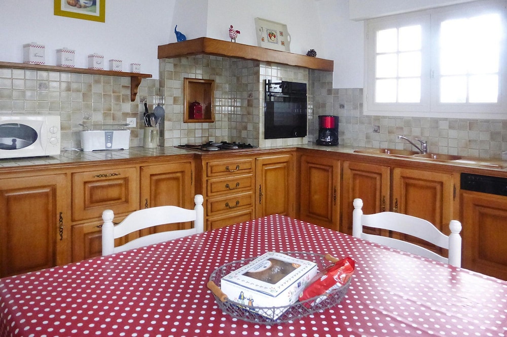 Holiday Home in Port-blanc Near Sandy Beaches