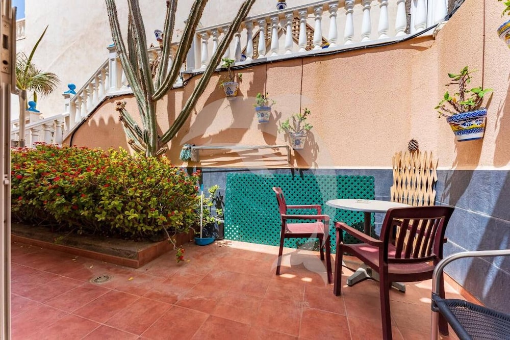 Relax in El Médano's Modern Sea View Apartment