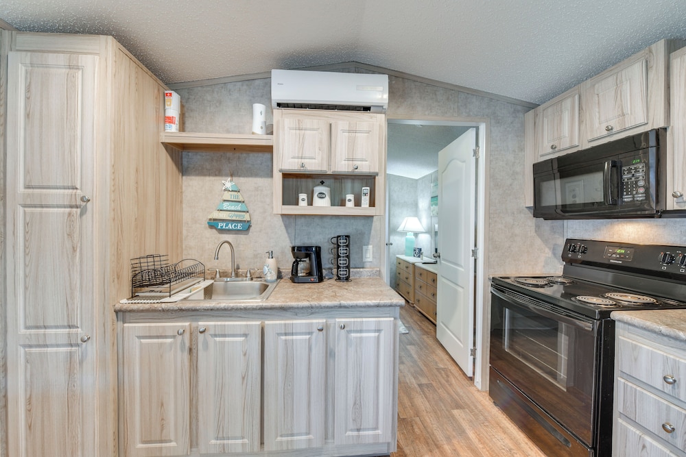 2 Mi to Anna Maria Island: Newly Built Home!