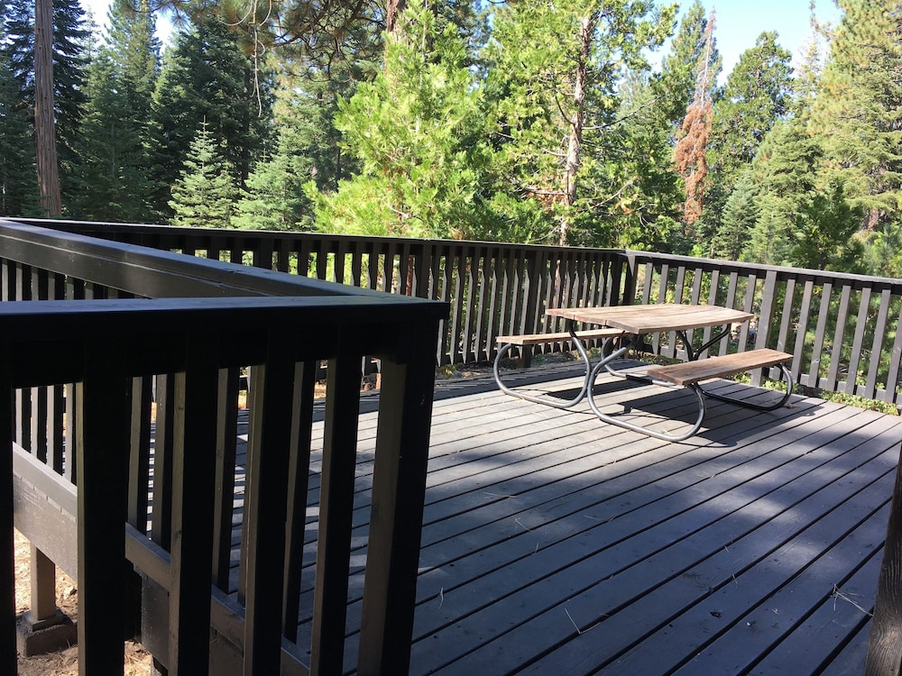 Classic Carnelian Bay Log In Lake Tahoe 4 Bedroom Cabin by RedAwning - Property Image 7