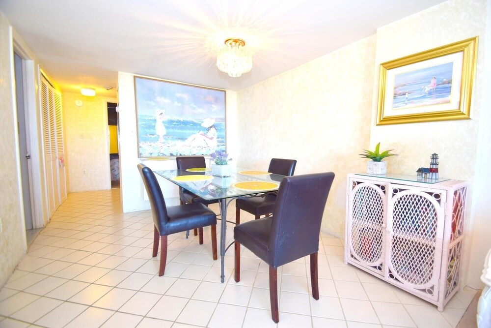 Fountainhead 209 1 Bedroom Condo by RedAwning view 5