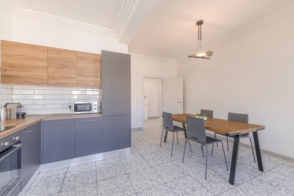 Large Sea View 2BR Apartment