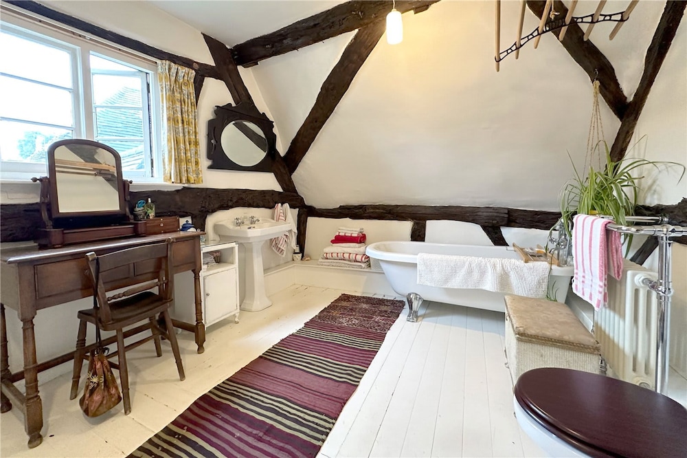 Grade II Listed Quaint Cottage in Berkswell