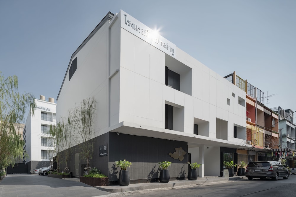 Hotel Lilit Bang Lumphu Hotel - Image 1