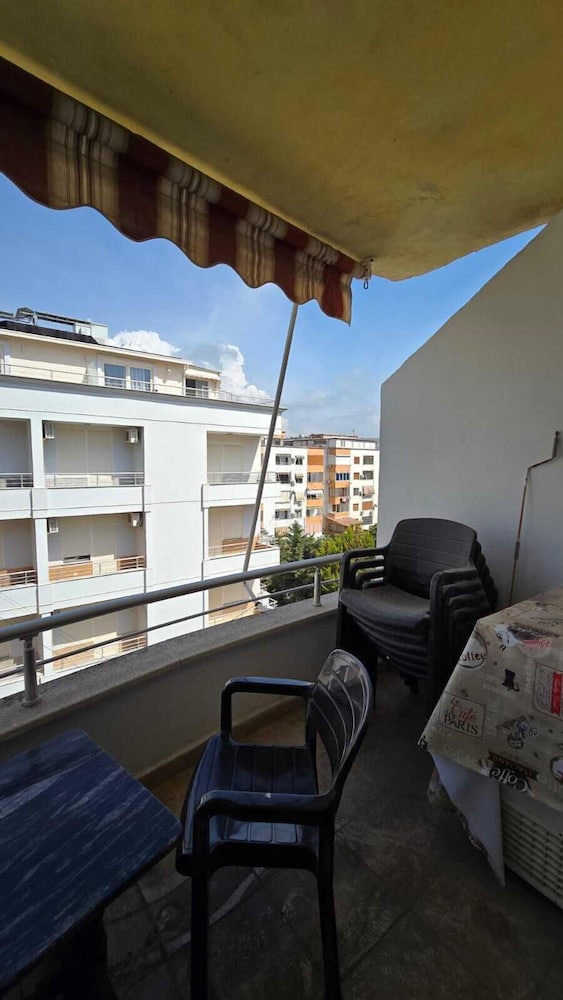 Tirent Apartment - Cozy Bedrooms Stay by Golem Beach.