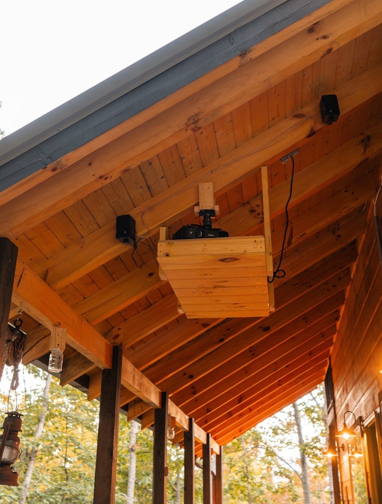 Goodness Gracious 3 Bedroom Cabin by RedAwning - Property Image 14