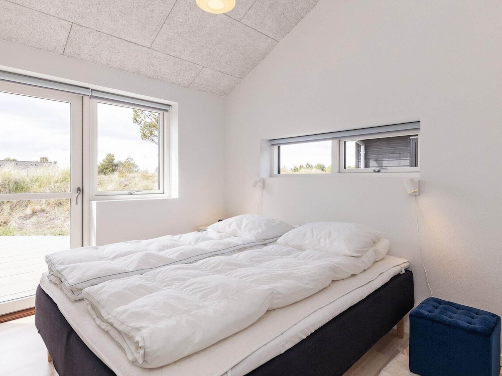 Spacious Holiday Home in Humble With Beach Nearby view 2