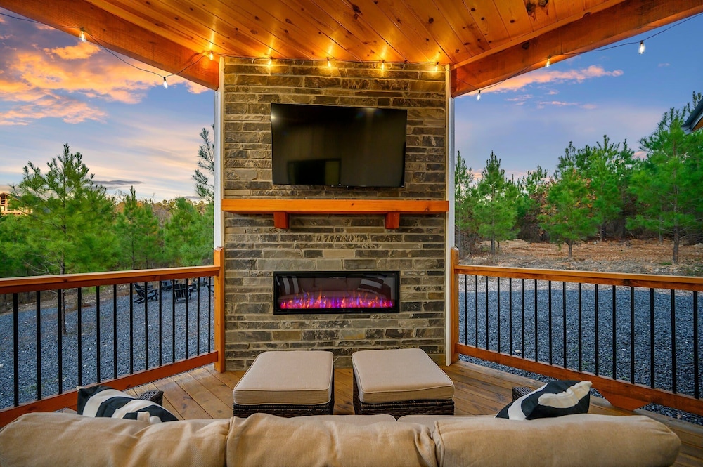 New, Modern, Bunk Room, Game Room, Playground, Hot tub